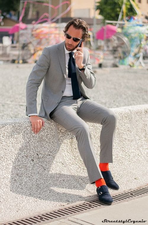 スーツスタイルで靴下チラ見せはアリ あえて見せる場合の色は スーツ男子